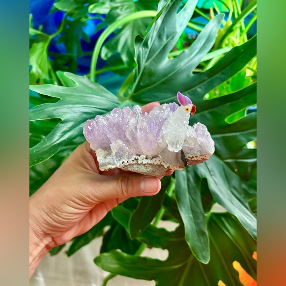 Parrot carving on Amethyst flower - Picture 7 of 8